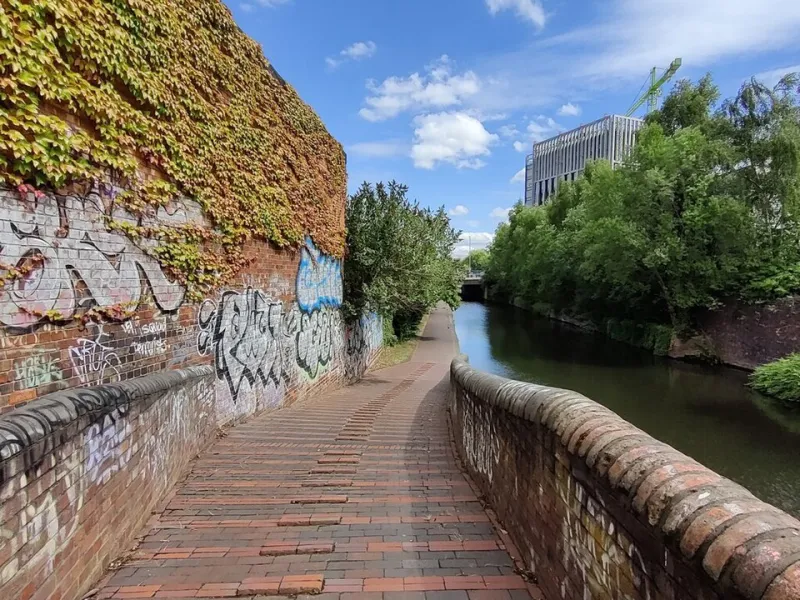 The Blue Motorways Beneath Birmingham: Why Canal Towpaths Are the Commute You've Been Missing